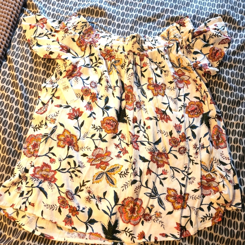Flutter sleeve top
